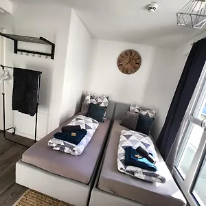 Apartment Modernes Mit Wifi, Aufzug & Kostenlos Parken El-living, Augsburg